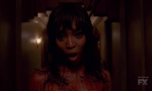 Naomi Campbell como Claudia Bankson em American Horror Story: Hotel