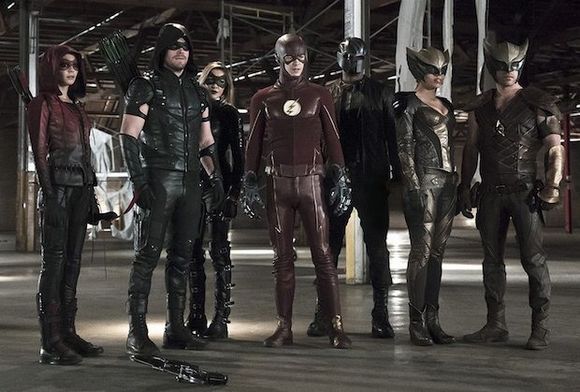 arrow-flash-crossover-team-photo