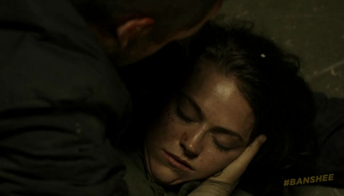 cena da morte Shiobhan Kelly em Banshee.