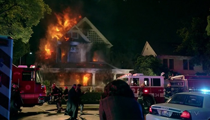 How To Get Away With Murder - 3x01 - Annalise se desespera em frente sua casa pegando fogo