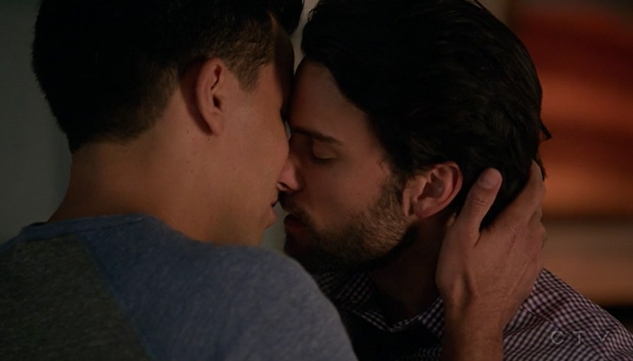 How To Get Away With Murder - 3x02 - Connor e Oliver se beijam, mas mesmo assim, Connor vai morar com Michaela